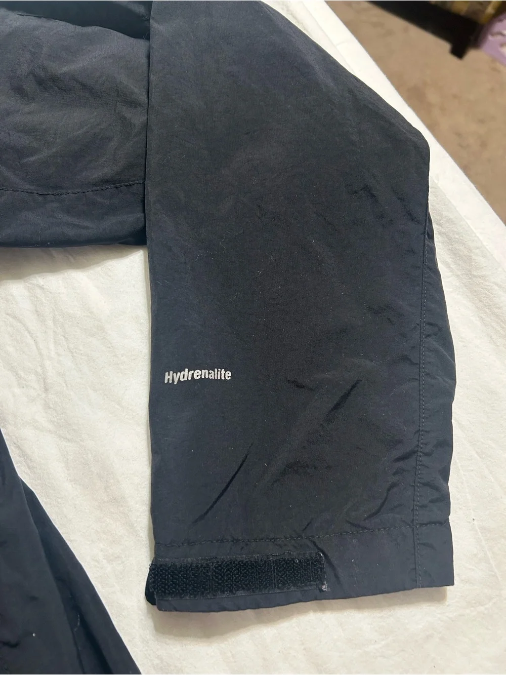 The North Face Men’s Medium HyVent Black Hooded Rain Jacket Windbreaker